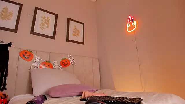  lucia 18 online show from October 31, 6:56 pm