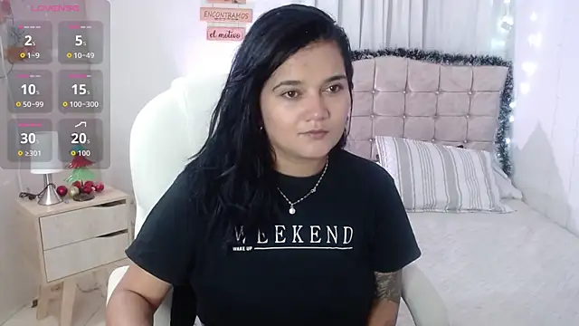 mia traveluxe online show from December 23, 4:05 am