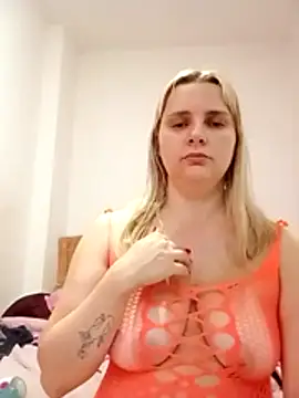 JessicaItalia online show from October 23, 9:15 am