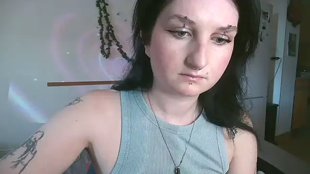 Snapshot of Violett3333 chatting on October 15, 3:25 pm Violett3333 online show from October 15, 3:25 pm