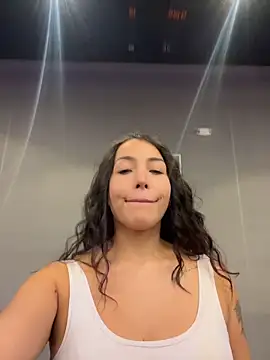 BelleXBeast online show from April 19, 8:22 pm