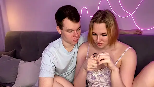 julielourens online show from October 12, 8:28 am