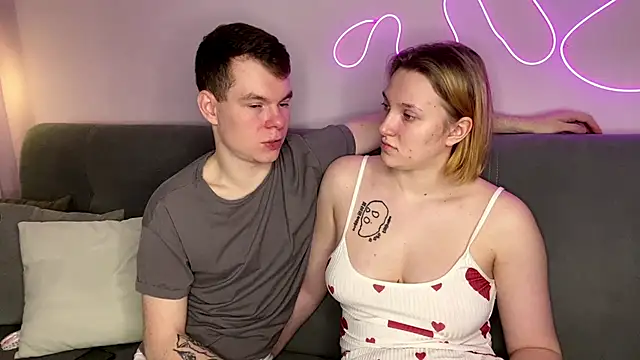 julielourens online show from November 26, 8:37 am