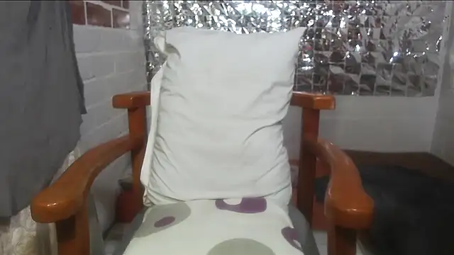 Snapshot of rose-crystal chatting on October 4, 11:42 pm rose-crystal online show from October 4, 11:42 pm