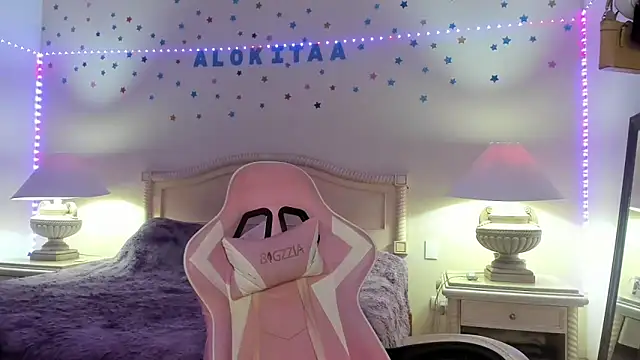 Snapshot of aalokitaa chatting on September 24, 11:09 am aalokitaa online show from September 24, 11:09 am