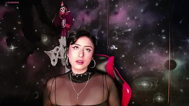 CristaldelLeon s online show from October 21, 7:29 pm