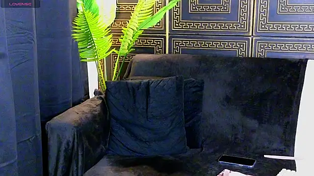 Aelorya online show from December 18, 8:35 pm