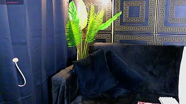 Aelorya online show from December 14, 8:03 pm