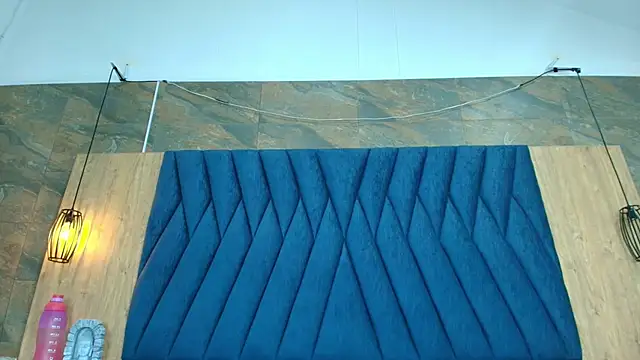 Snapshot of Emma_Valencia_001 chatting on September 13, 8:28 pm Emma Valencia 001 online show from September 13, 8:28 pm