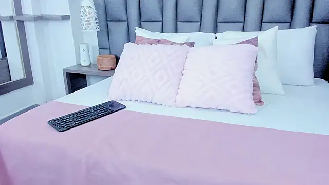 ZoeKrug online show from February 16, 12:27 pm