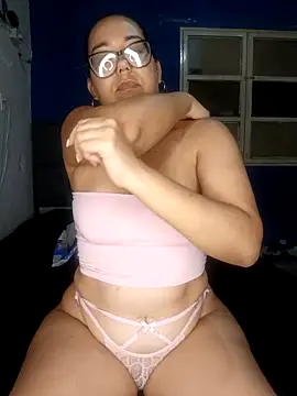 Snapshot of MilfTentasion chatting on October 4, 12:05 am MilfTentasion online show from October 4, 12:05 am