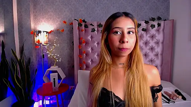 laila stilwiills online show from December 4, 5:46 pm