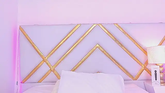 laila stilwiills online show from October 3, 8:36 pm