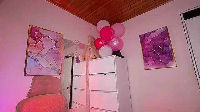 Dannaa Lovs online show from February 24, 2:27 pm