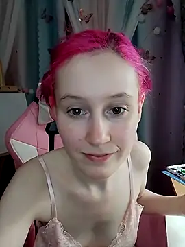 Snapshot of Fuzzy_Unicorn chatting on October 21, 7:18 pm Fuzzy Unicorn online show from October 21, 7:18 pm