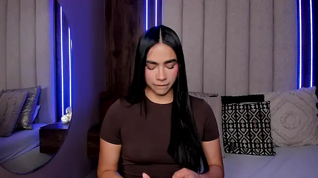 LucySalvatore  online show from April 22, 2:19 am