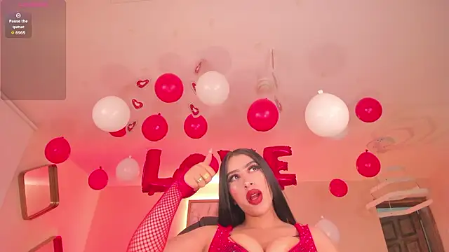 LeahLombardi  online show from February 17, 4:34 am