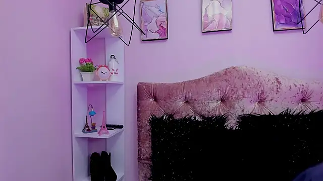 Snapshot of megha_noa chatting on October 20, 7:39 pm megha noa online show from October 20, 7:39 pm