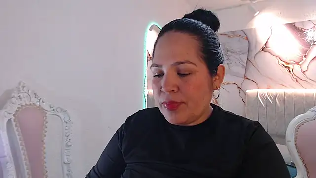 Snapshot of Ashley_Grahaam chatting on October 4, 1:00 am Ashley Grahaam online show from October 4, 1:00 am