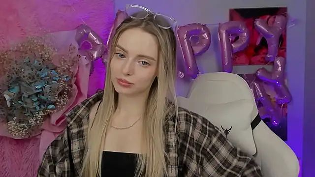 JuliaBrewwer online show from September 11, 5:41 am