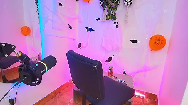 Sophie Janner online show from October 31, 9:46 am