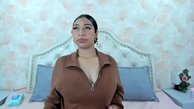 SofiaWhites online show from May 12, 4:21 am