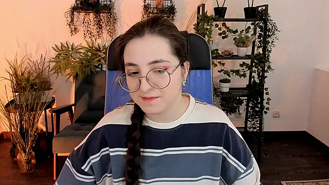 VirtuallVoyant online show from December 3, 8:06 am