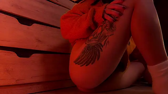 Snapshot of Crucio chatting on October 31, 7:56 am Crucio online show from October 31, 7:56 am