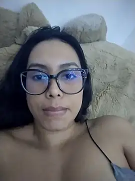 Izzy18  online show from January 11, 4:39 am