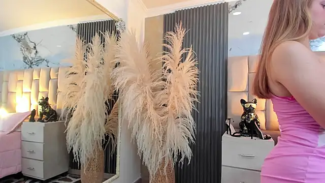 cloesummerr  online show from March 1, 2:06 pm