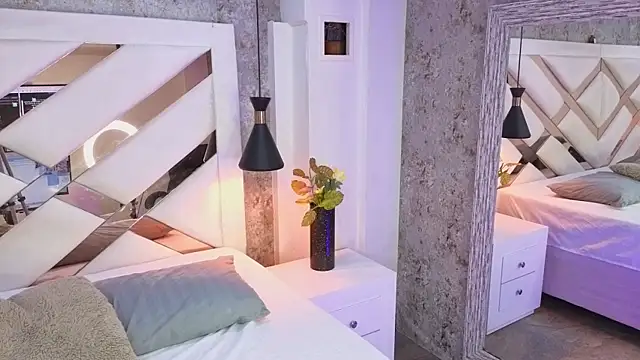 Saara evans  online show from October 6, 7:51 pm