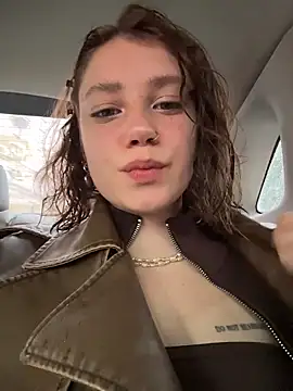 lucy-joy online show from September 27, 1:18 pm