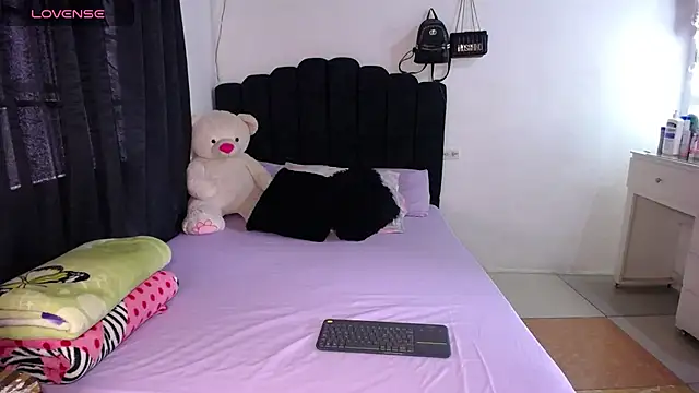 eileen  hills online show from March 5, 3:19 pm