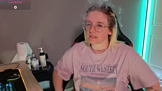 Charlies world online show from December 4, 7:03 pm