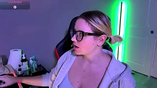 Charlies world online show from November 16, 7:58 pm