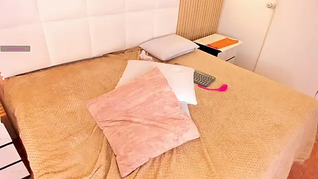 Elody rousse online show from November 18, 1:34 pm