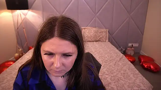 CraveeDoll online show from March 3, 8:15 pm