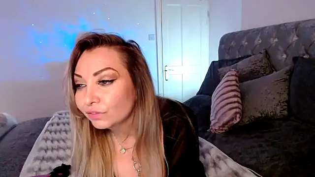 AngeleyesUK online show from October 23, 1:11 am