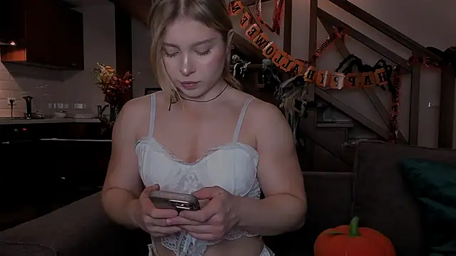Snapshot of VanillaLivitski chatting on October 22, 3:50 pm VanillaLivitski online show from October 22, 3:50 pm