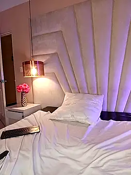 KITY HILL online show from March 22, 8:20 am