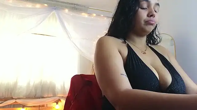 loreaniss online show from October 10, 8:25 pm