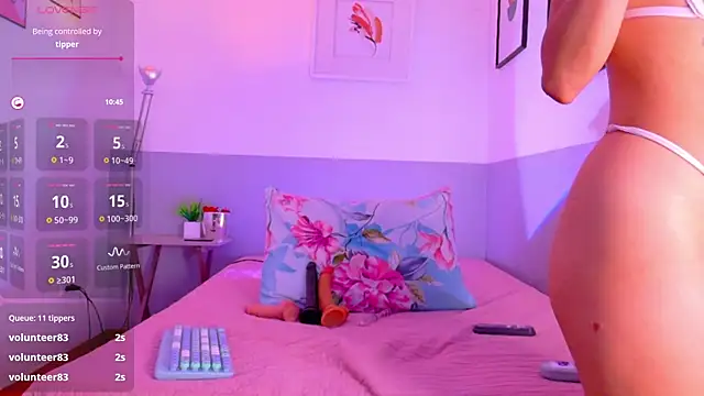 cutepetitee online show from October 6, 8:02 pm