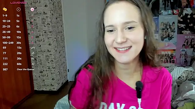 Snapshot of LucyRose3 chatting on October 20, 3:37 pm LucyRose3 online show from October 20, 3:37 pm