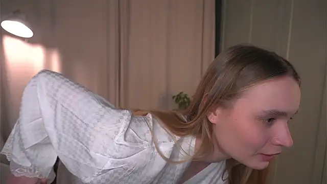 lisa schiele online show from February 2, 8:30 pm