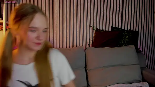 Casey Sweeet online show from April 18, 3:14 pm