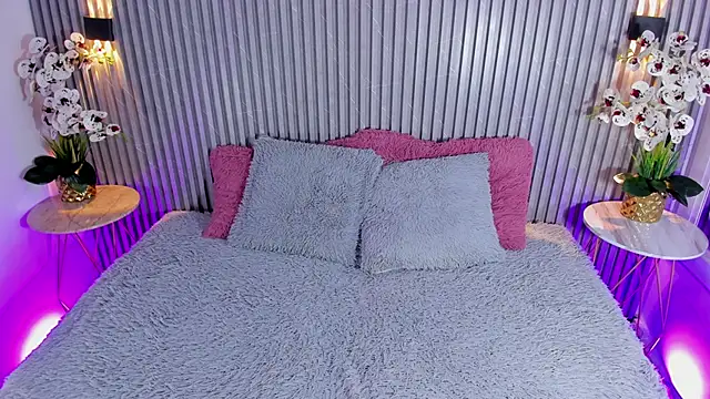 SOPHICOLLINS online show from November 14, 11:10 am