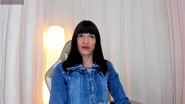 Alanakimura  online show from November 5, 8:25 pm