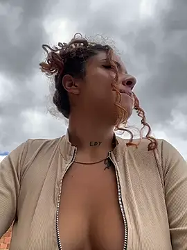 haally-mll online show from April 7, 6:32 pm