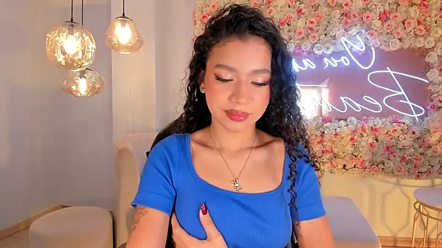 SophieHouston  online show from October 2, 4:06 am