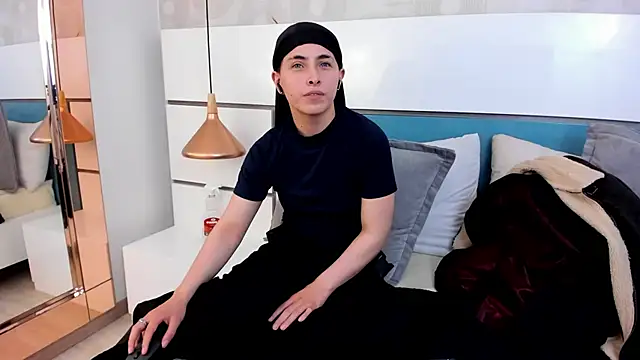 Ashkoreh online show from April 20, 6:33 pm